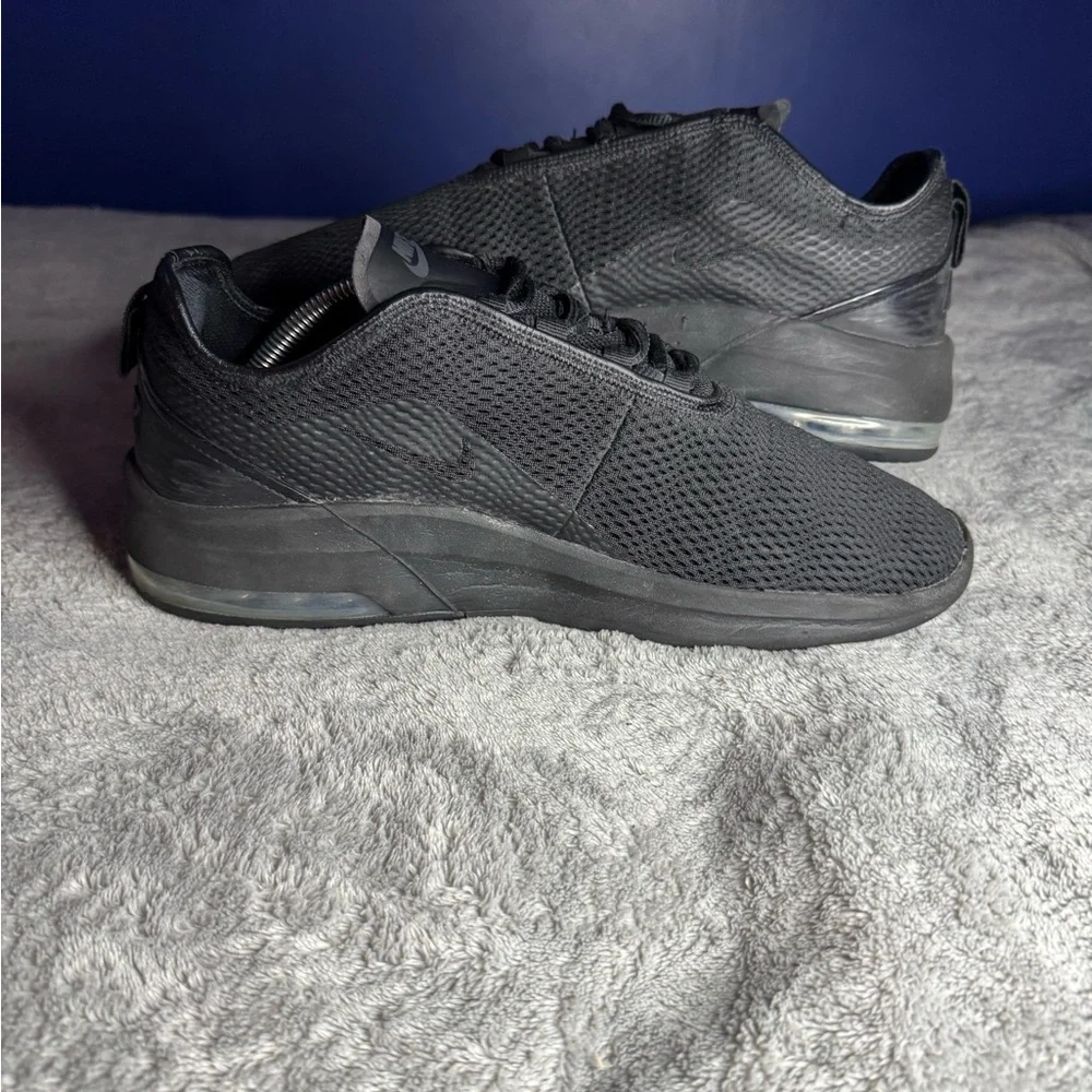 Men’s Nike Air Black Mesh Sneakers